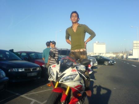 Tjrs Moiii...